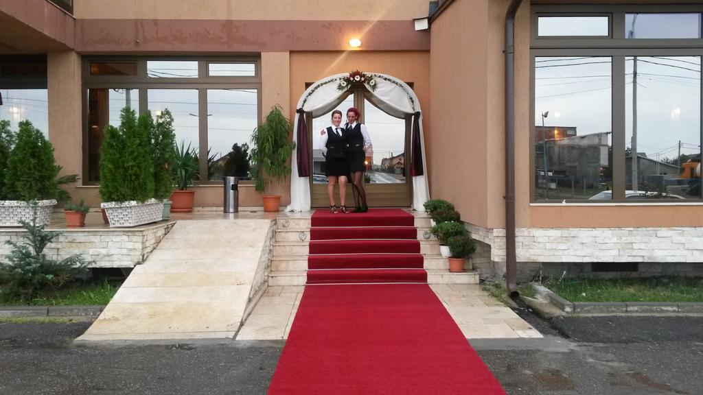 Hotel Condor Szörényvár Kültér fotó