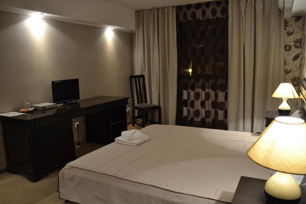 Hotel Condor Szörényvár Szoba fotó