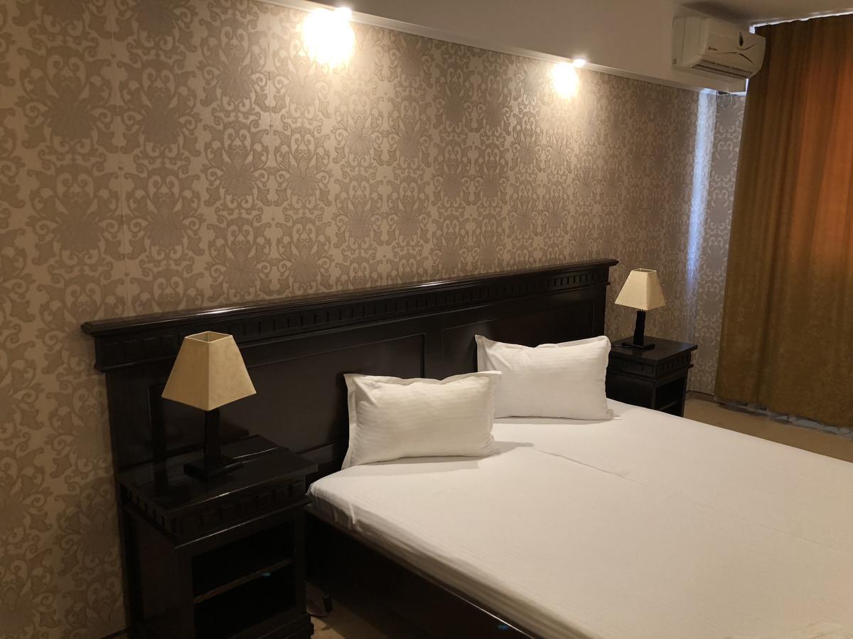 Hotel Condor Szörényvár Kültér fotó